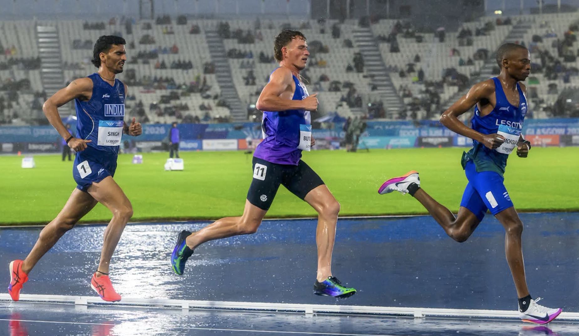 Mens-10000m-in-rain-.jpg