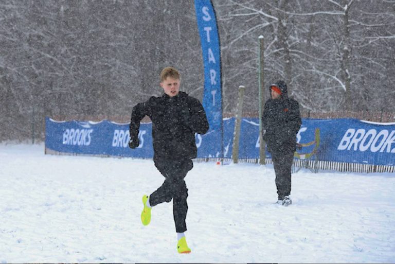Boys-warming-up-3-Brooks-XC-3-MW-768x513.jpg