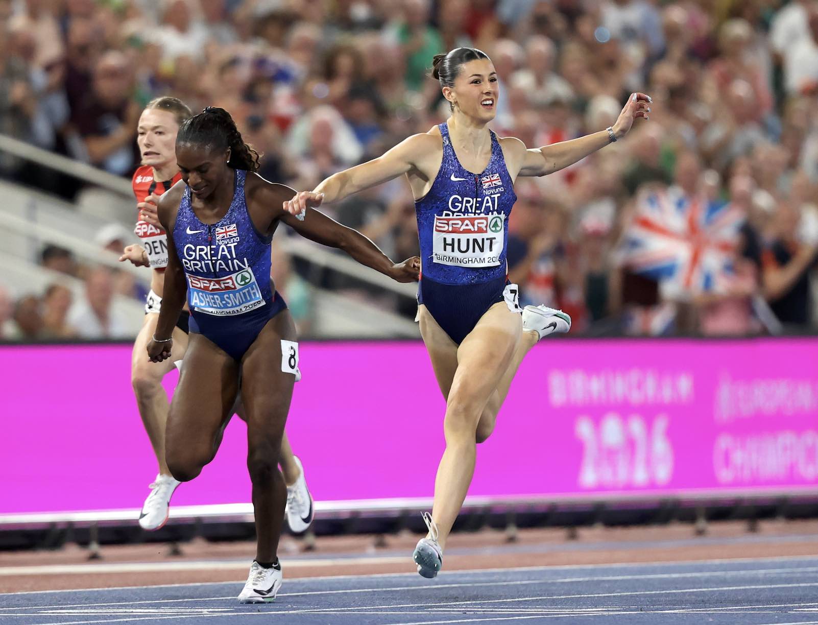 Amy-Hunt-200m-3-.jpg